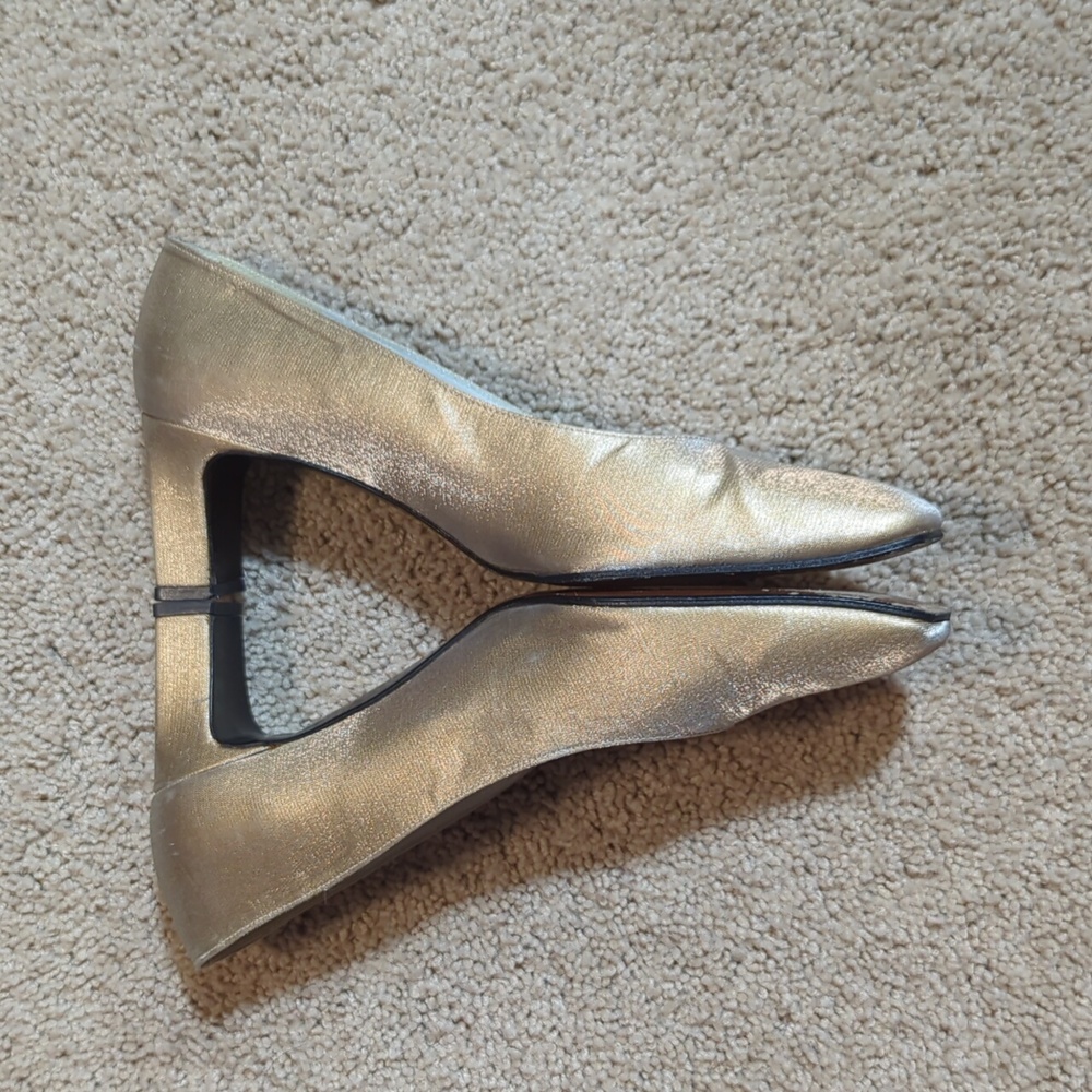 Stuart Weitzman Pumps - Picture 2 of 8